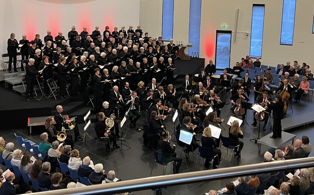 Toonkunstkoor Heerenveen en het Promenade Orkest in Trinitas, Heerenveen